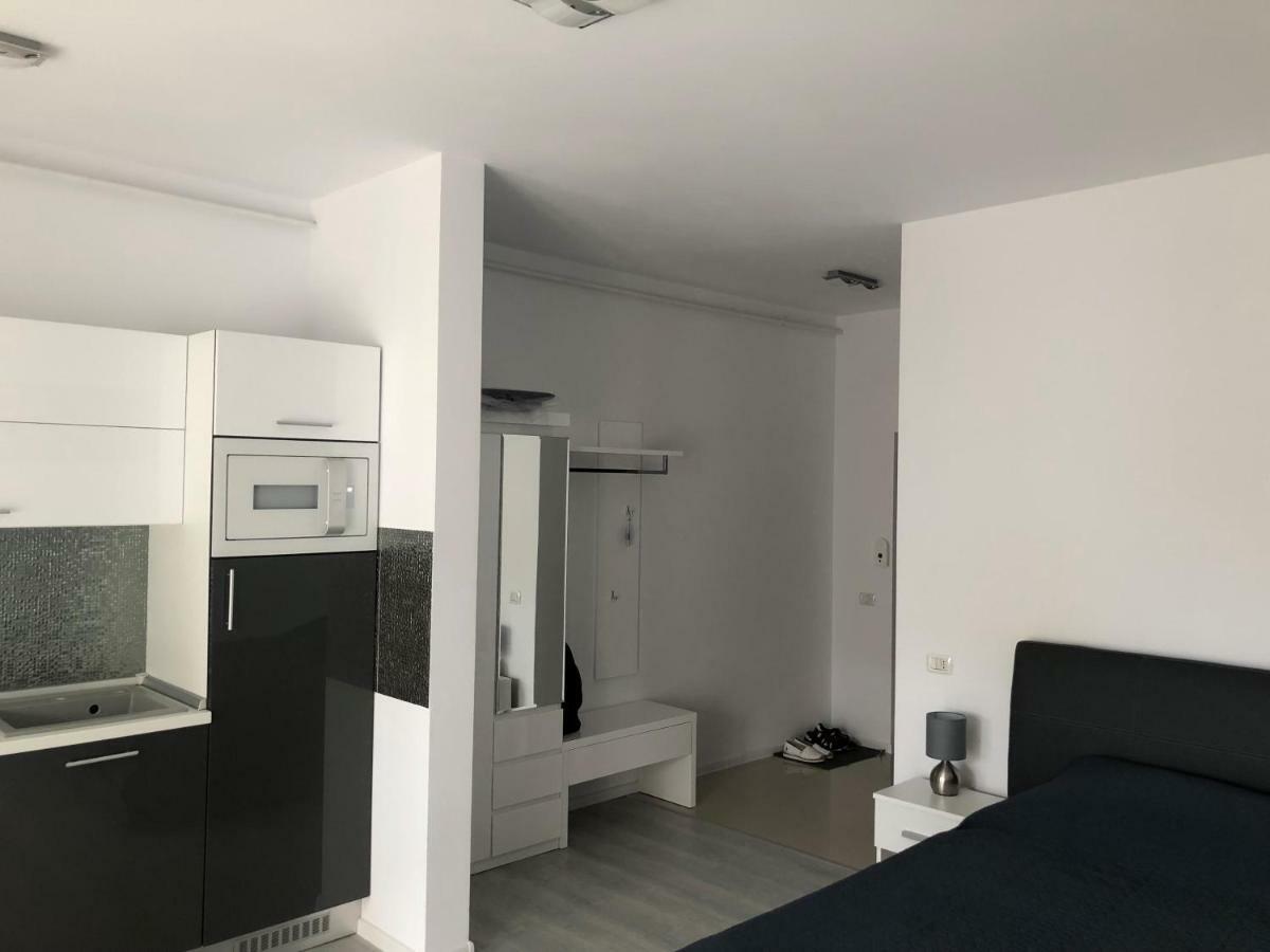 Miramar Studio Apartment Năvodari Екстериор снимка